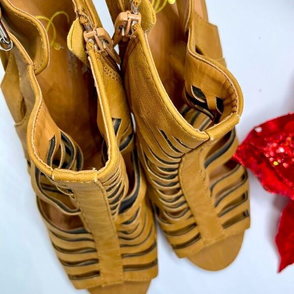 D’s Heels l Camel Brown l Side zip l 8.5 l EUC - Picture 5 of 14